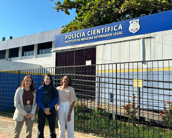 A Perita Criminal Lince Lima Santos realizou visita técnica ao Instituto Médico-Legal Veterinário da Polícia Científica de Goiás.
